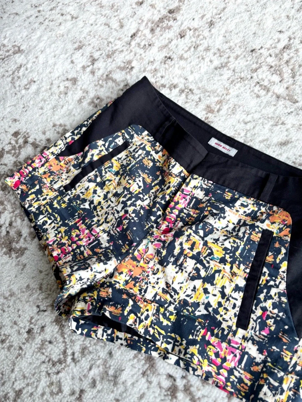 Miss Sixty Y2K/2010s Low-rise Multicolor Abstract Print Short Shorts (XS) - Picture 3 of 7